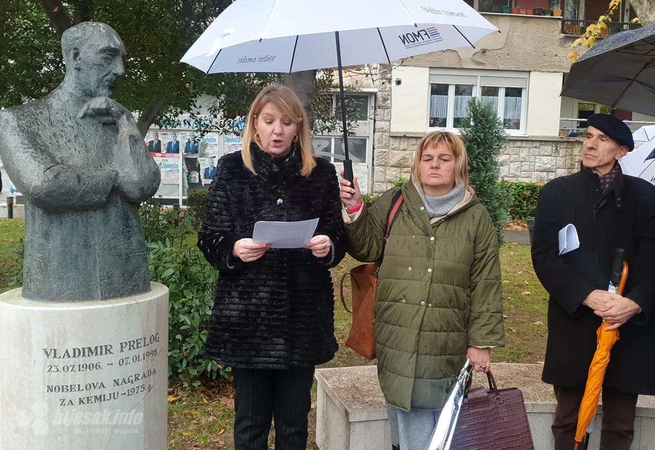 Dan znanosti u Mostaru obilježen polaganjem cvijeća na spomenik nobelovca Preloga