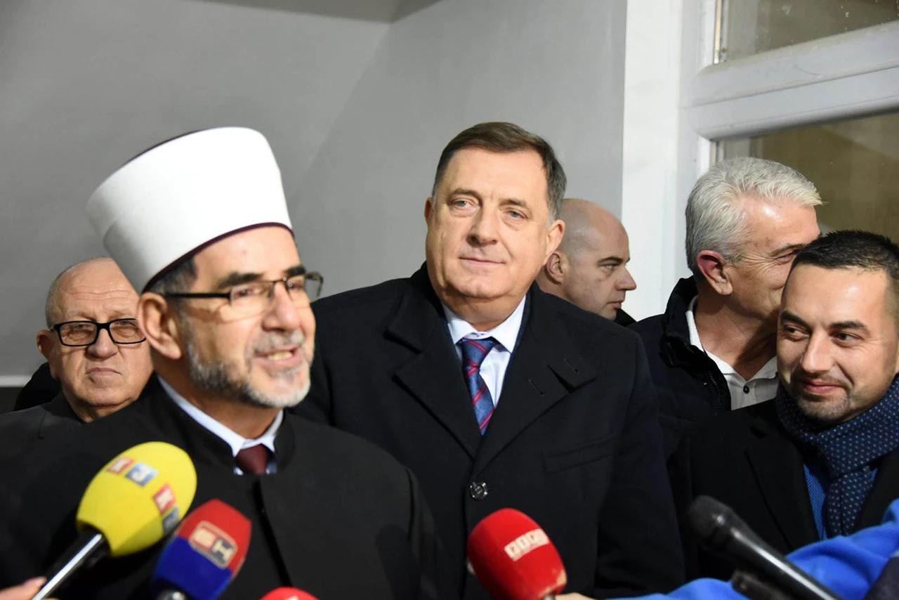 Dodik donirao 100.000 KM za izgradnju Islamskog centra u Doboju