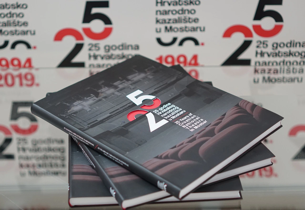 Četvrt stoljeća mostarskog Kazališta u koricama