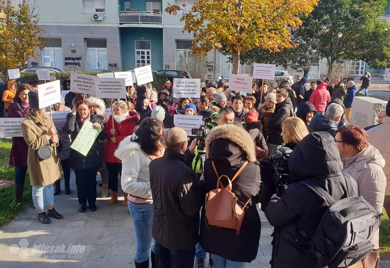Sastanak o deponiji: Građani pred Vijećnicom