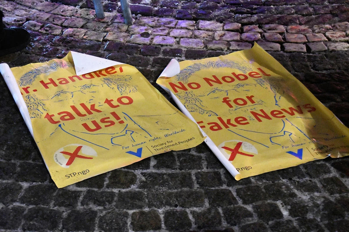 Stotine građana na prosvjedima u Stockholmu zbog nagrade Handkeu