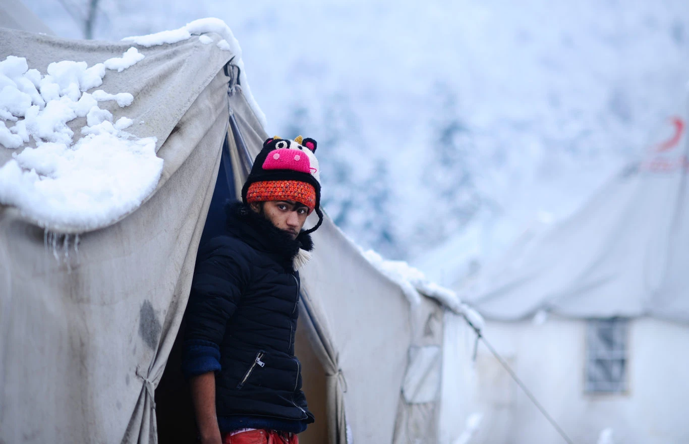Migranti još uvijek na Vučjaku, ali počeli prihvatati ponuđene obroke
