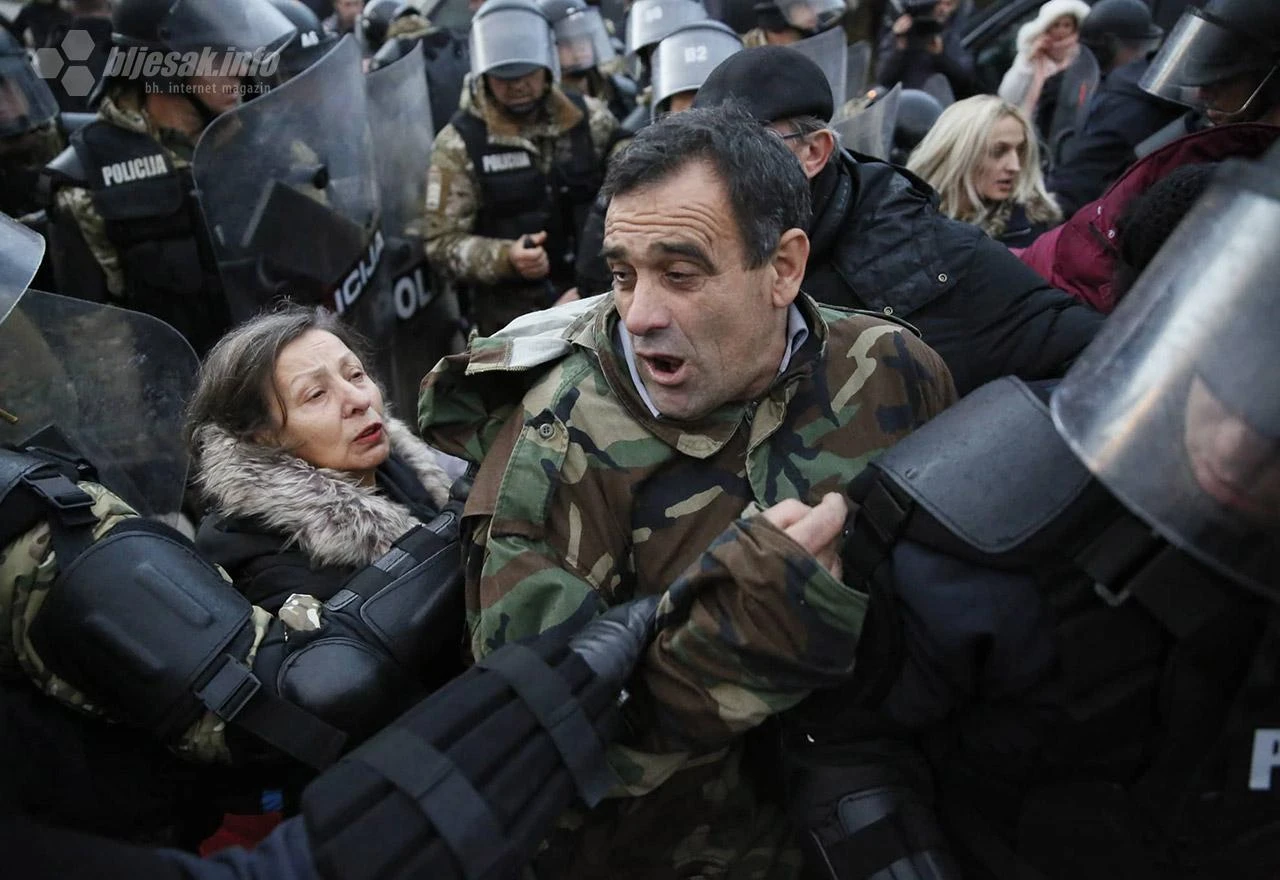 Drama u Mostaru: Smeće prolazi kroz kordon policije