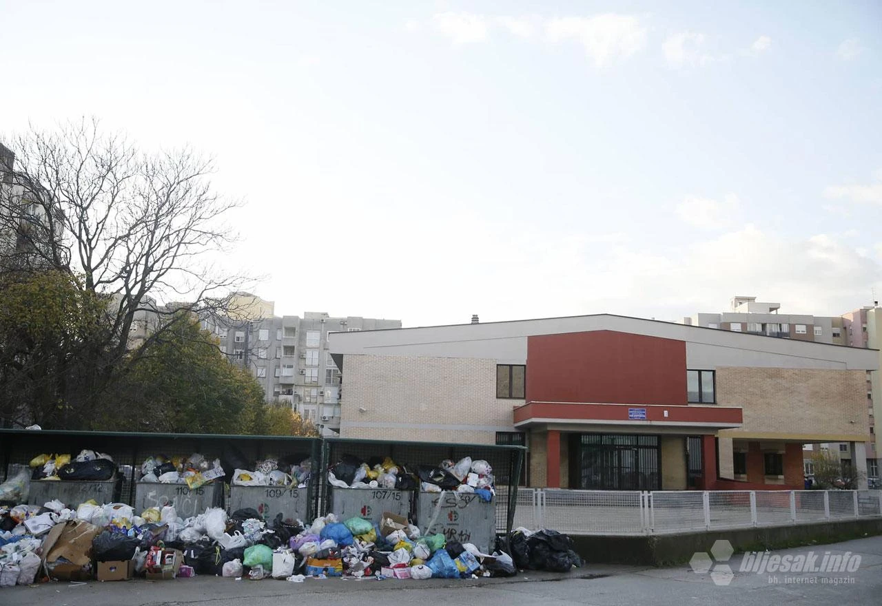 FOTO | Mostar (opet) zatrpan smećem