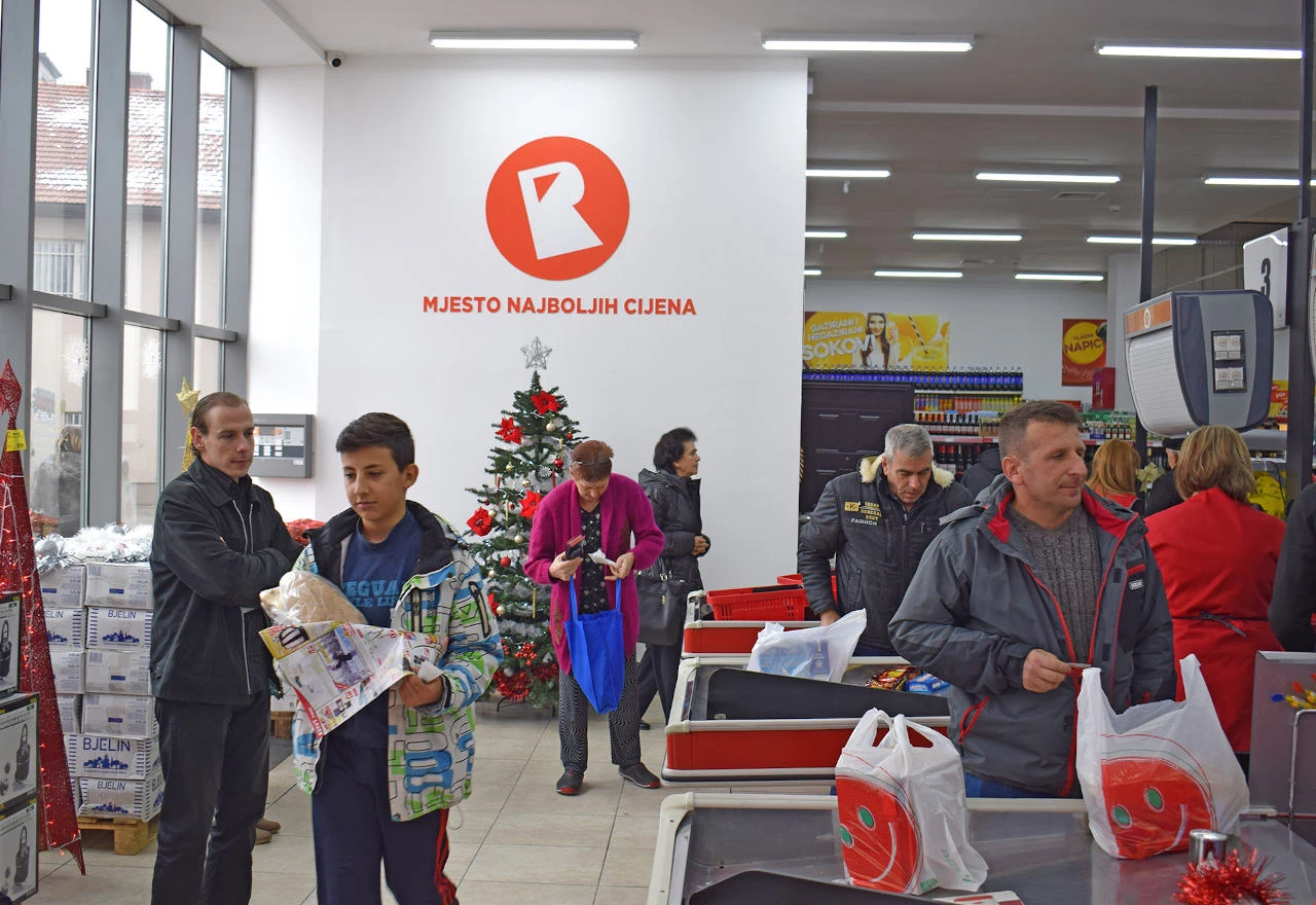 Robot u Kaknju ponovo otvorio vrata svojim kupcima