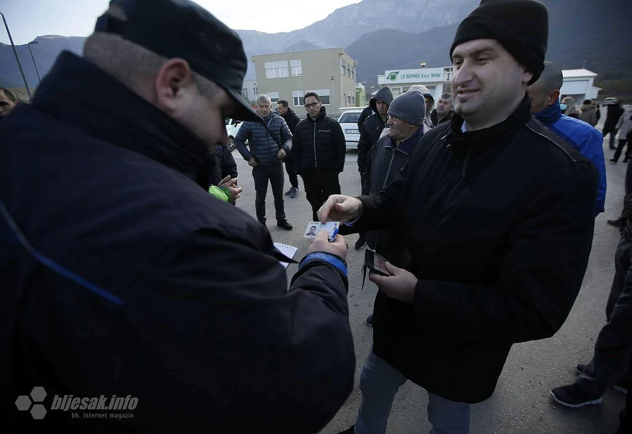 Interventna policija u Uborku: Prosvjednici dobili prekršajne naloge