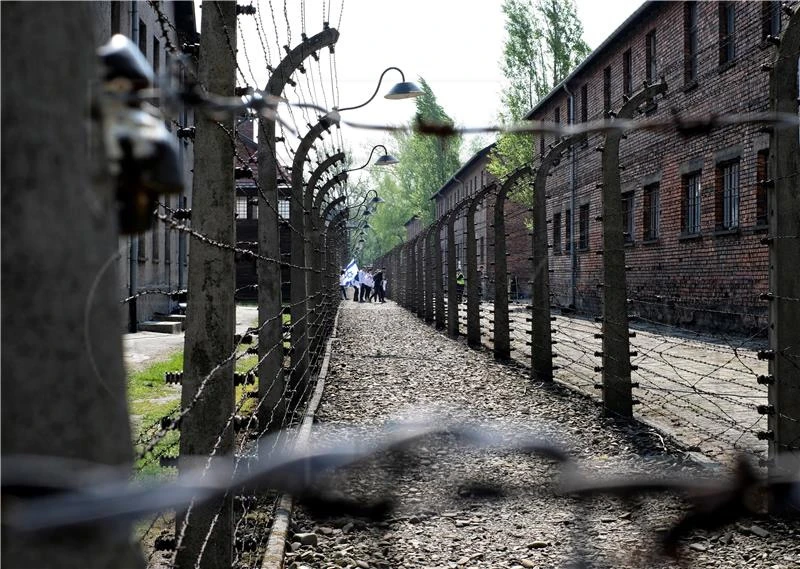 Merkel u Auschwitzu s donacijom od 60 milijuna eura