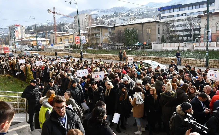 Stotine studenata u Sarajevu izašlo na ulicu