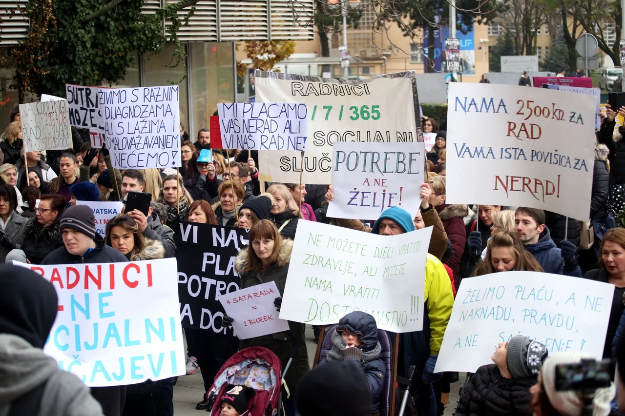 Prosvjed roditelja njegovatelja u Hrvatskoj: Upućena podrška i roditeljima u BiH