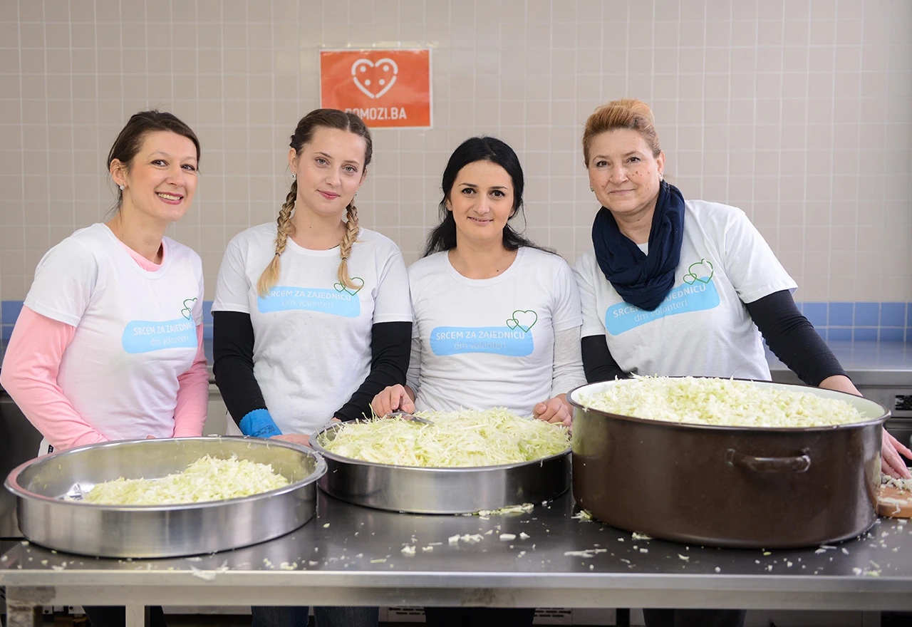 dm i njegovi kupci osigurali više od 7.000 obroka za korisnike pučkih kuhinja