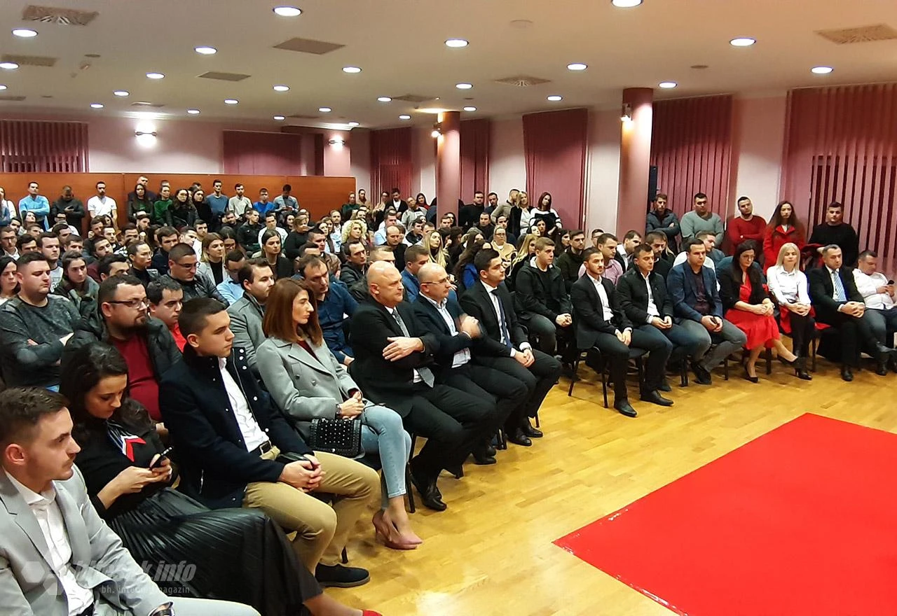 [AUDIO] Zbog čega mladi moraju biti društveno i politički aktivni