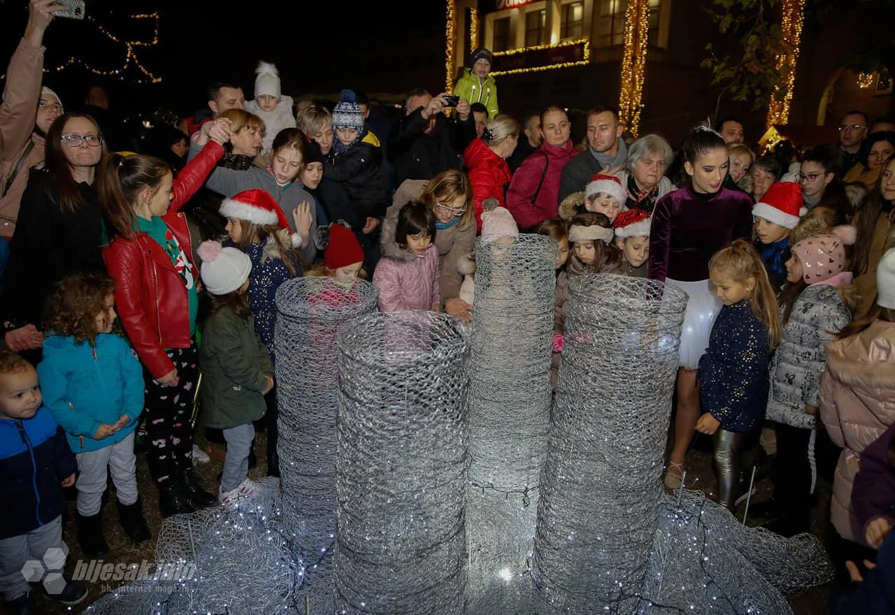 Upaljena prva adventska svijeća u Mostaru