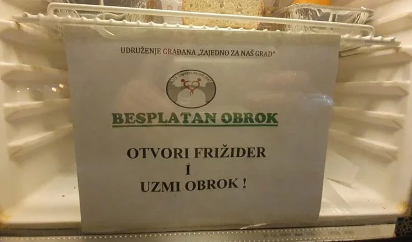 Mostarci postavili hladnjak s besplatnim kuhanim obrocima