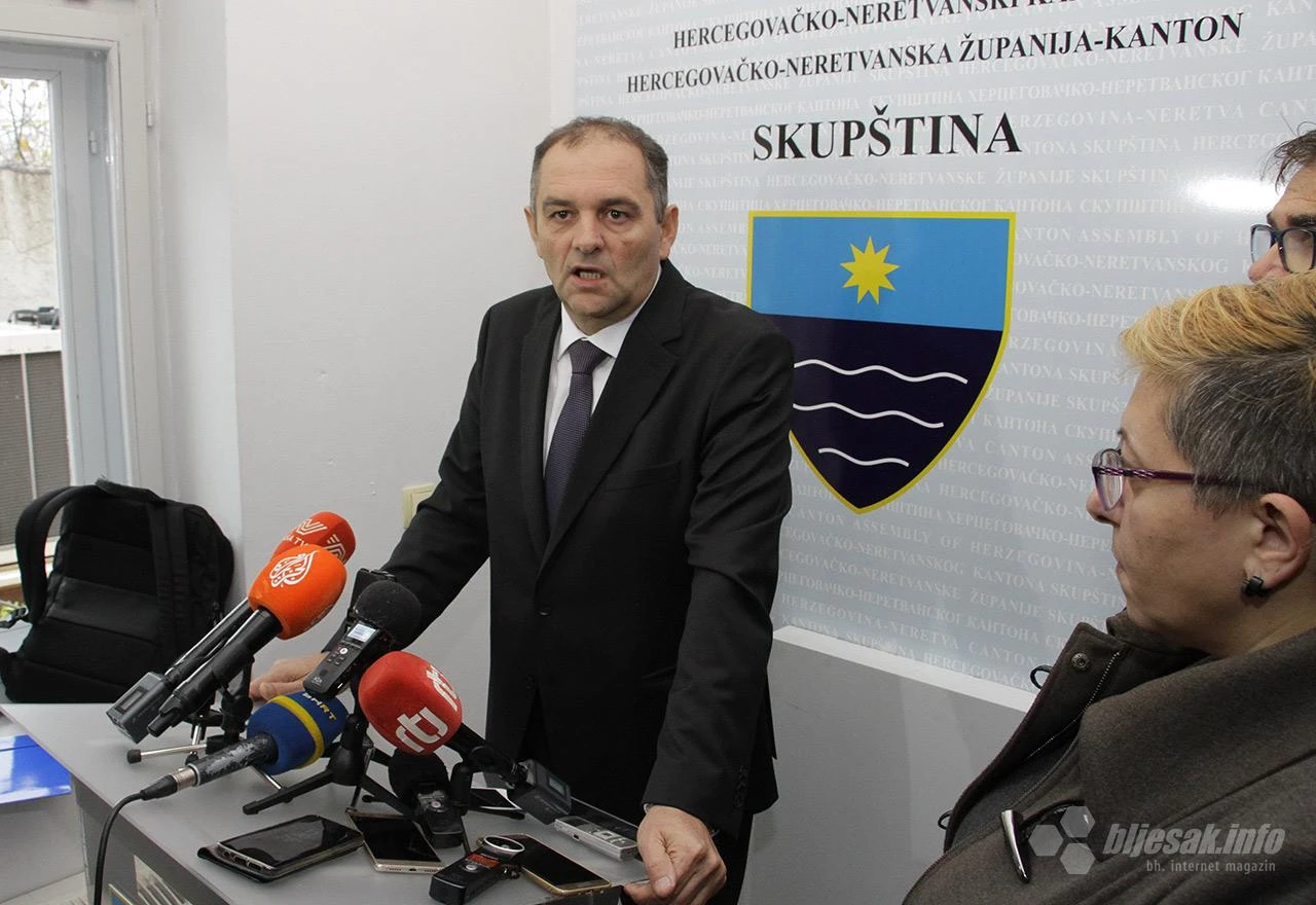 Državna televizija slagala o plaćama