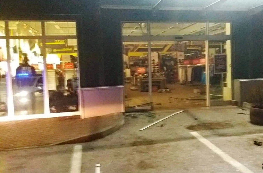 Bugojno: Rikvercom uletjeli u trgovinu sportske opreme i opljačkali ju