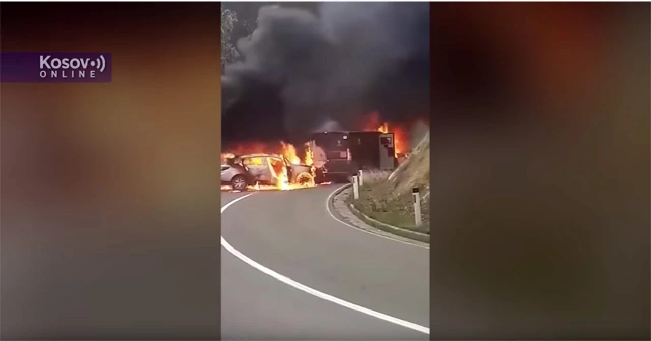 Napad na kombi: Ranjeni zaštitari, zapaljena tri vozila