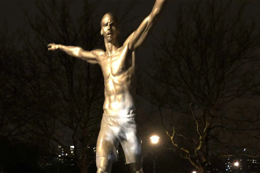VIDEO | Ibrahimović zapaljen, vandaliziran i prekriven bojom