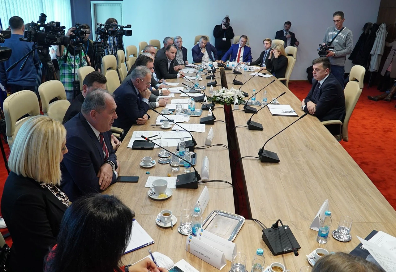 Tegeltija ništa ne zna osim da će povećati stopu PDV-a?!