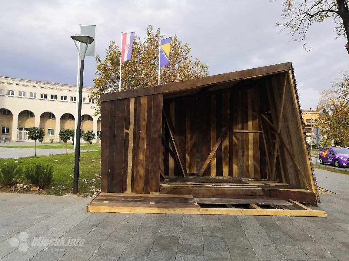 Mostar postavlja Božićne jaslice