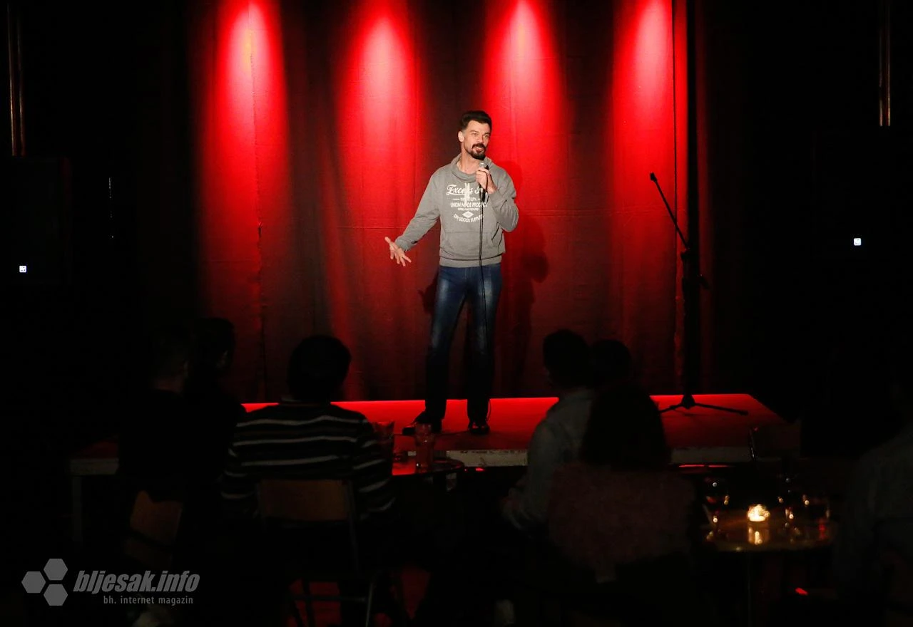 Večer stand up komedije: Aleksandar Perišić zabavio mostarsku publiku