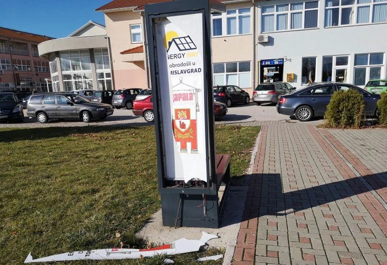 Tomislavgrad: Pametna klupa postala je samo klupa