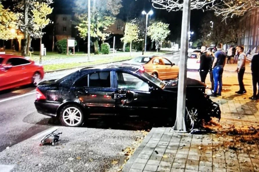 VIDEO | Ljubuški: Automobilom 'uletio' u školsko dvorište