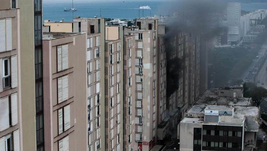 Požar u Splitu, nekoliko vatrogasaca ozlijeđeno