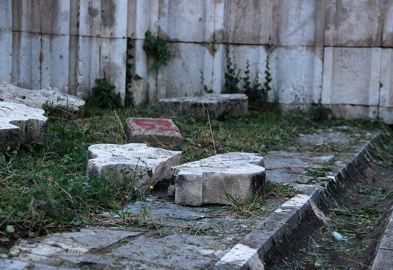 Antifašisti reagirali: Napad na Partizansko spomen groblje je napad na državu