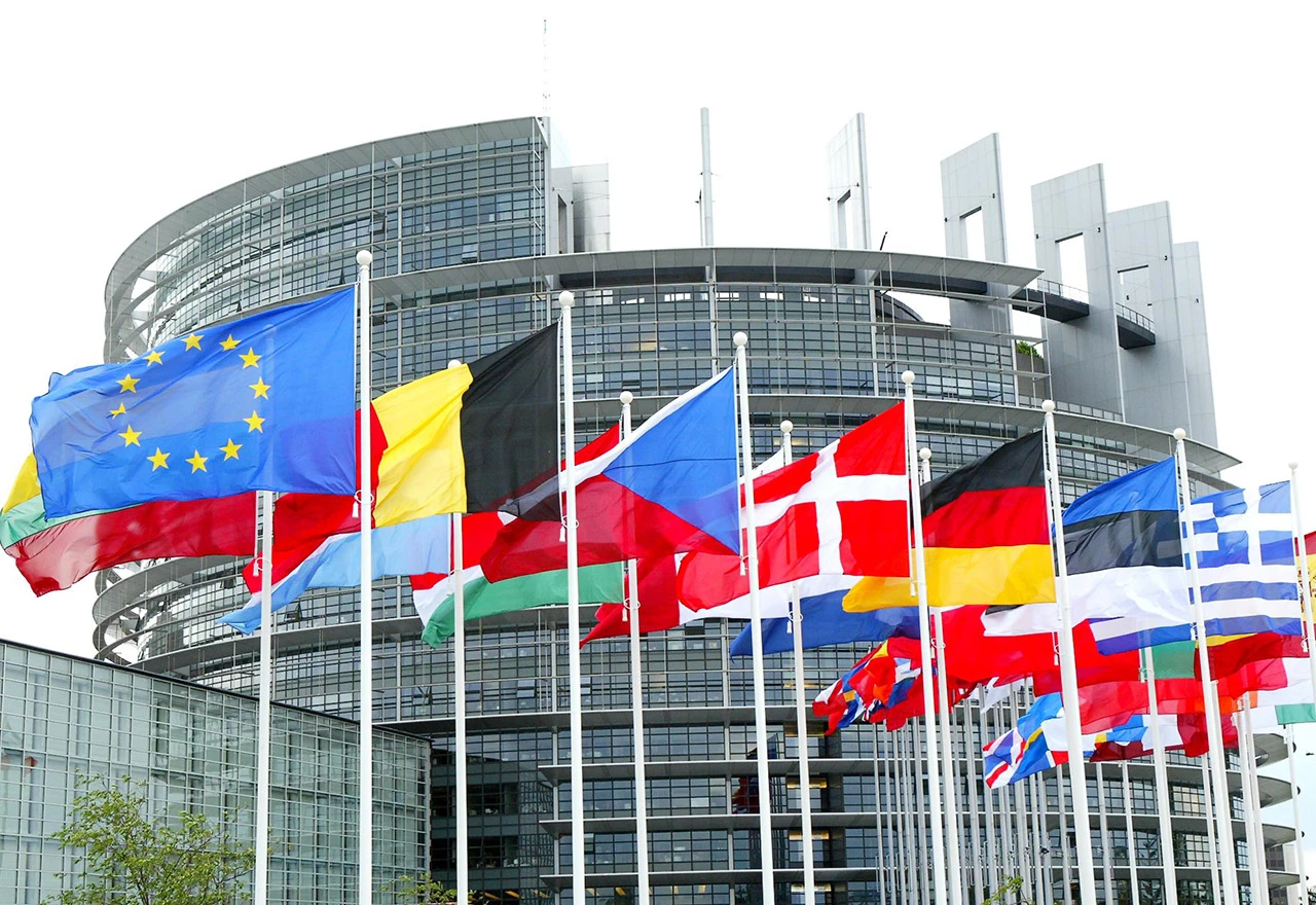Francuski ministar optužen za fiktivno zapošljavanje u Europskom parlamentu
