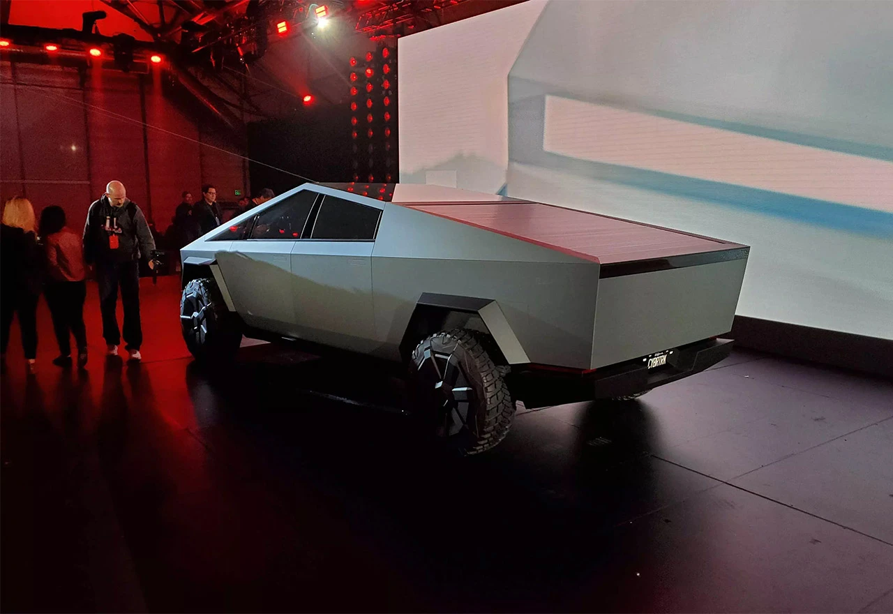Cybertruck: Musk se osramotio na predstavljanju kamioneta
