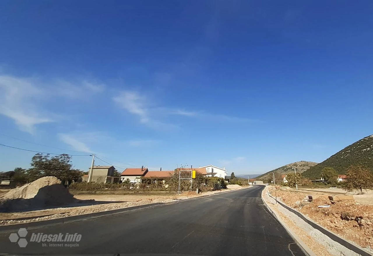 Asfaltirana cesta Zvirovići-Miletina; počeli radovi na dionici Miletina-Međugorje