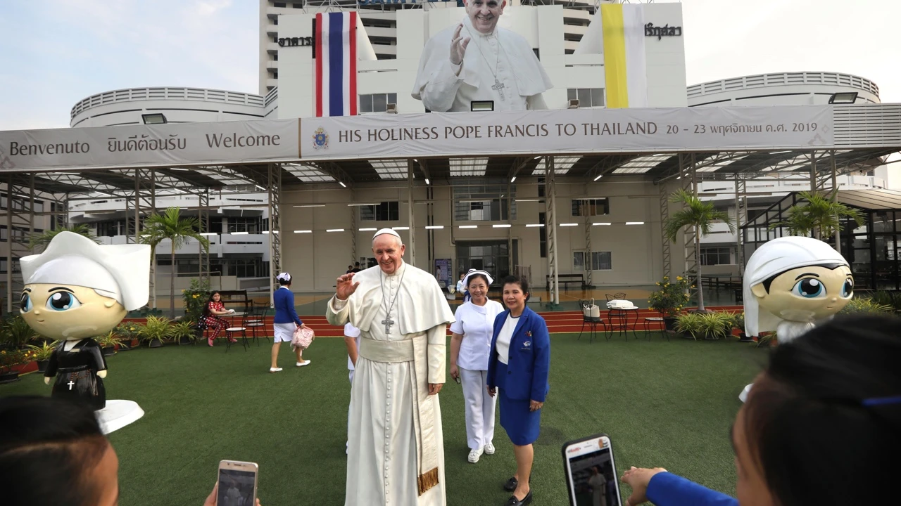 Po prvi put: Papa Franjo doputovao u Tajland