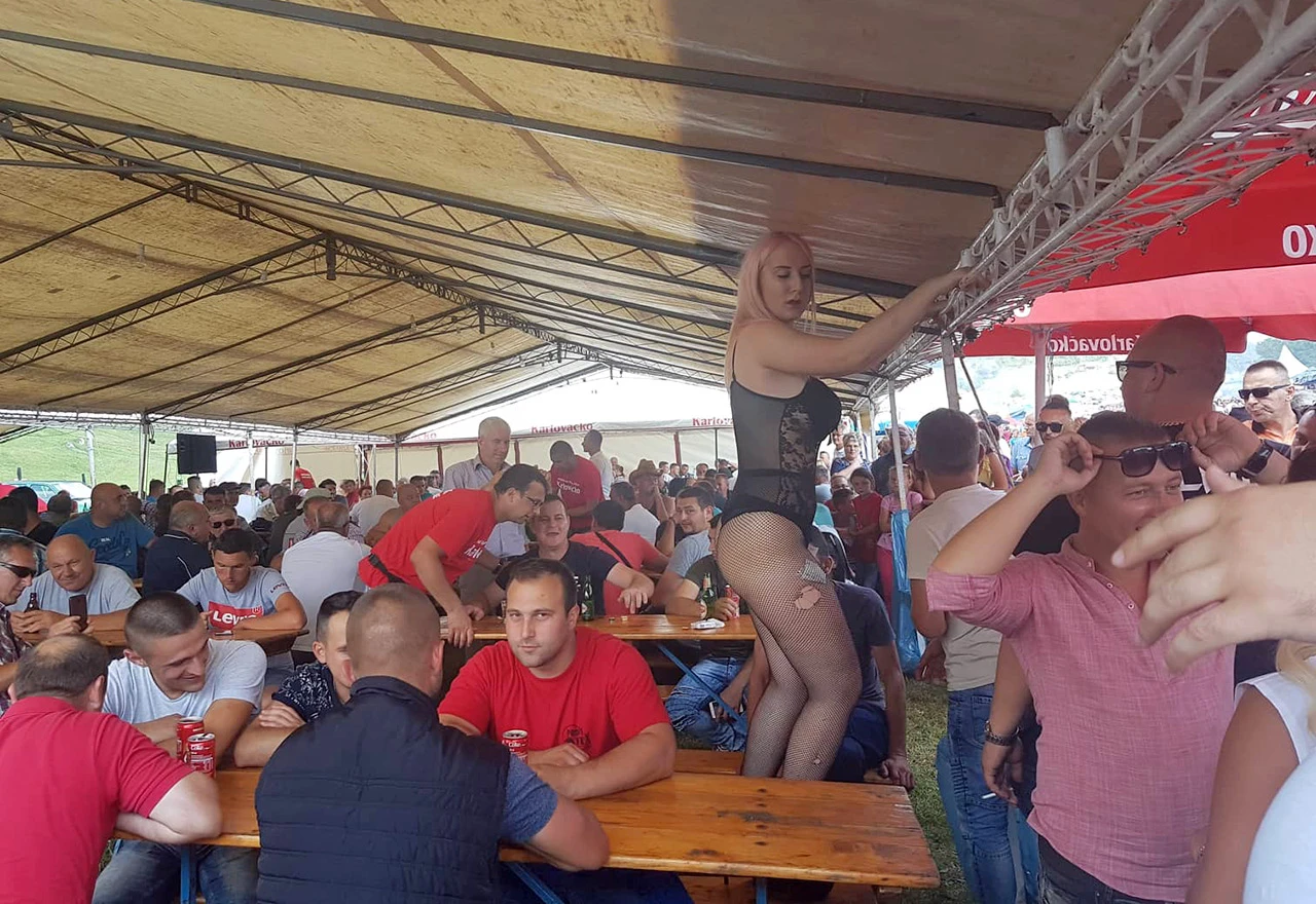 Umjesto za sanaciju šteta od poplava novac otišao natjecateljicama Zvijezda Granda