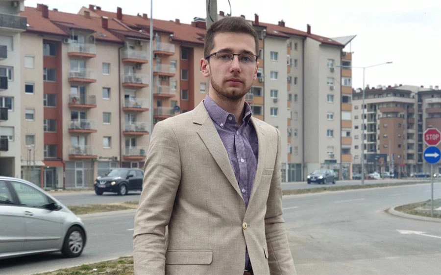 VIDEO | Prvo skinuo Dodikov transparent, a sad doveo janje pred RTRS