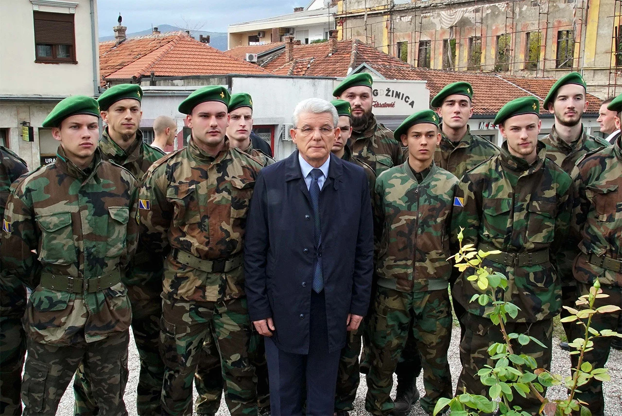 Džaferović u Mostaru: Četvrti korpus Armije RBiH obranio ovaj dio Hercegovine