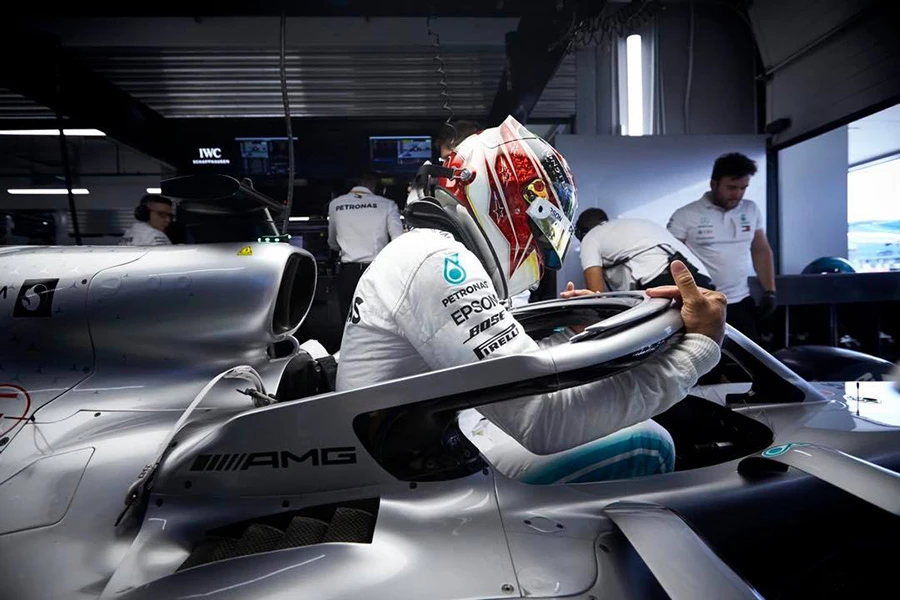 Hamilton kažnjen, Sainz treći