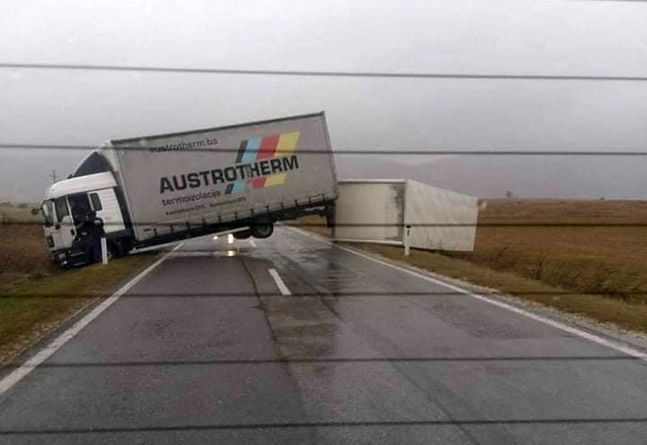 Kamion uklonjen, promet na Kupresu normaliziran