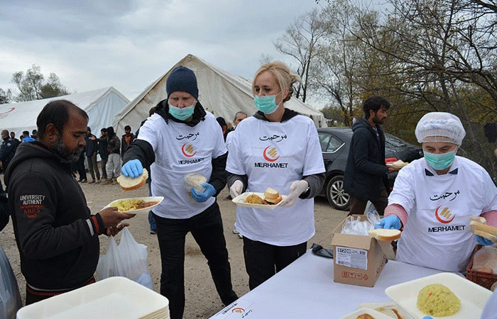 Merhamet iz Mostara podijelio potrepštine migrantima