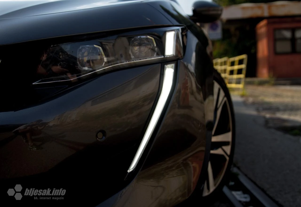 PEUGEOT 508 ALLURE 2.0 BlueHDi: Moćni 'lav' koji lovi poglede