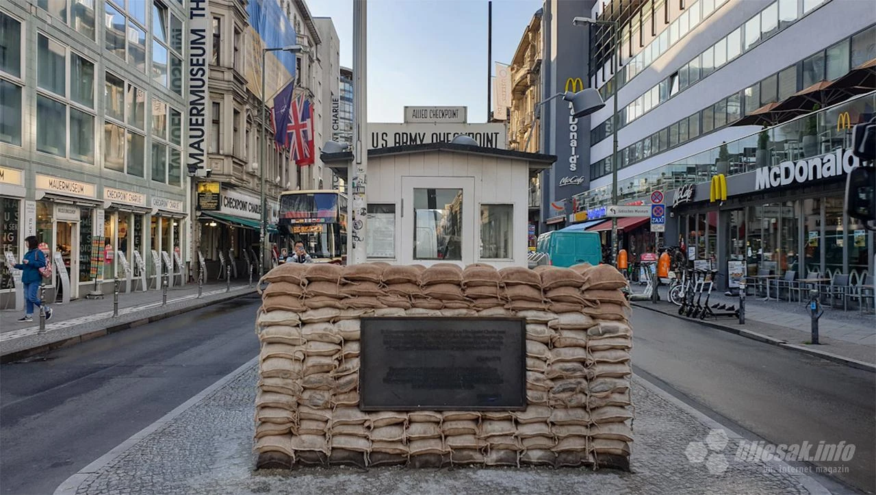 Zabranili poziranje na čuvenom prijelazu Checkpoint Charlie