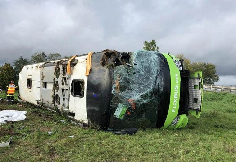 33 osobe ozlijeđene u prevrtanju Flixbusa