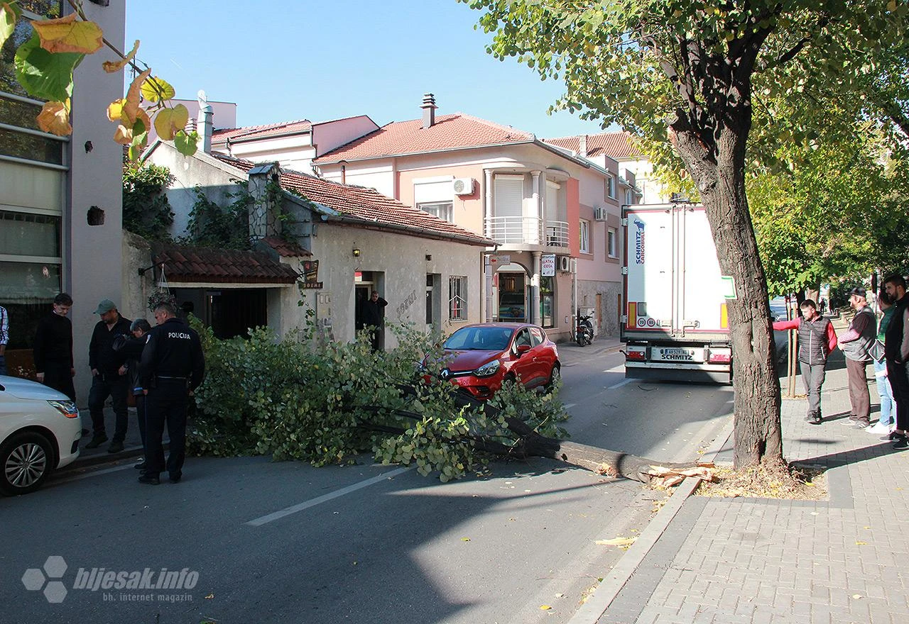 Nesvakidašnja prometna nesreća u Mostaru