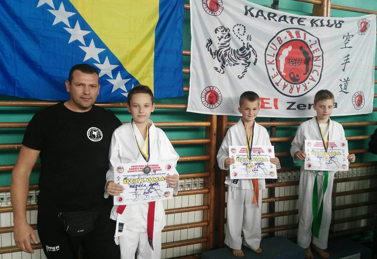 13 medalja za mostarske karatiste