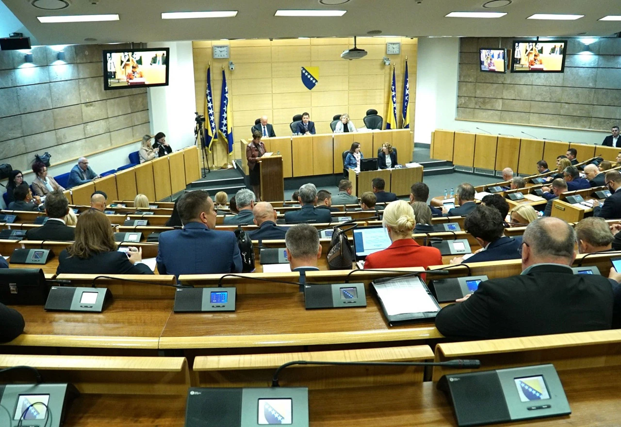 Odgodili šestu sjednicu po drugi put pa započeli sedmu