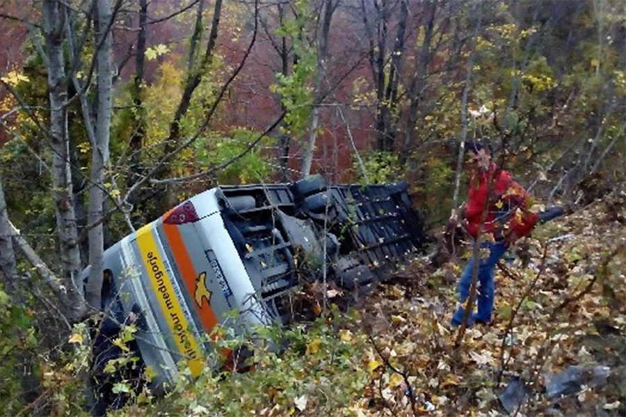 Livno: Troje ozlijeđenih u slijetanju autobusa