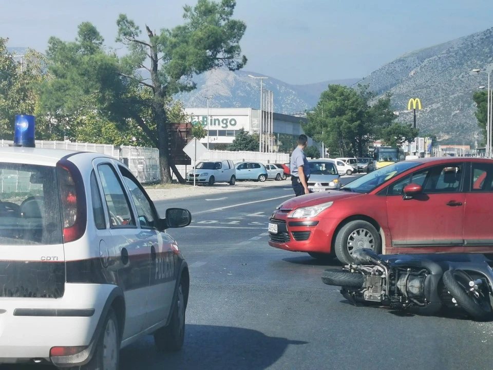 Mostar: Sudar automobila i motocikla