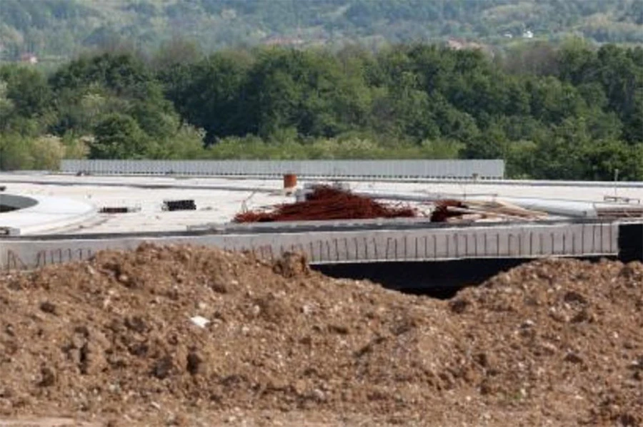 Zarobljeni brojni infrastrukturni projekti 