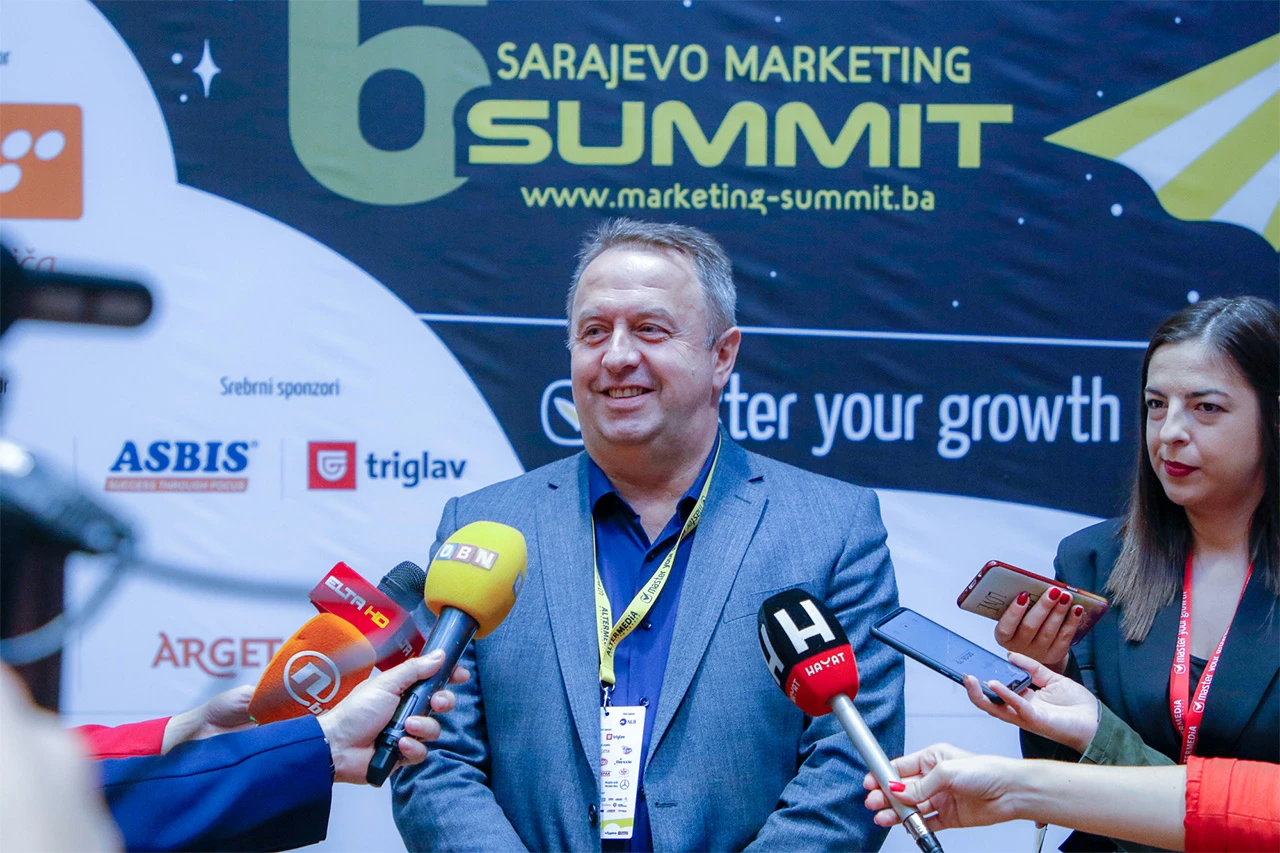 Direktoru razvoja i marketinga AS Holdinga uručeno priznanje