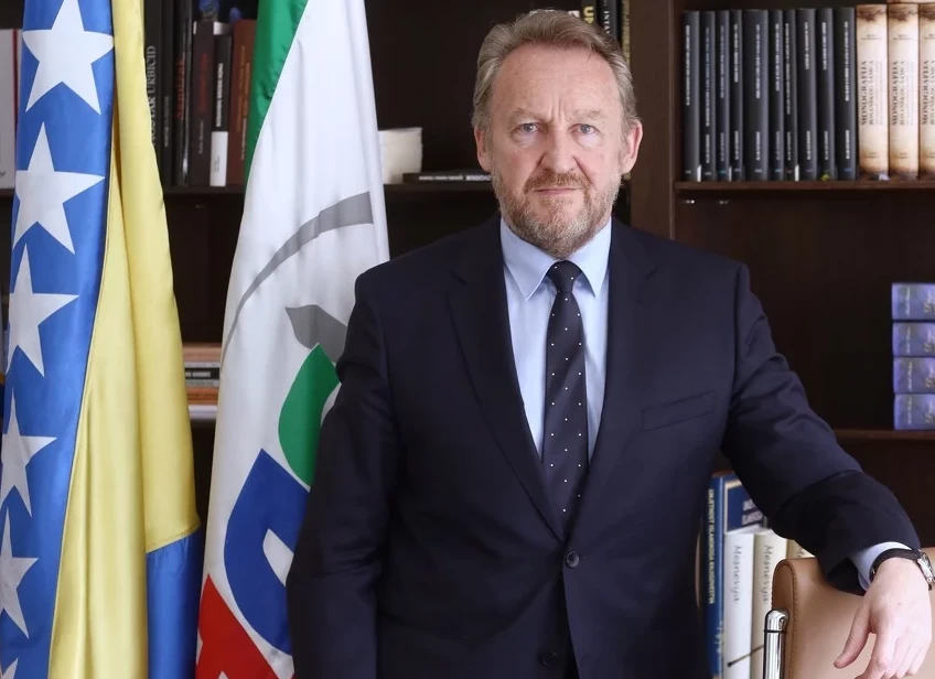 Bakir odgovorio Americi