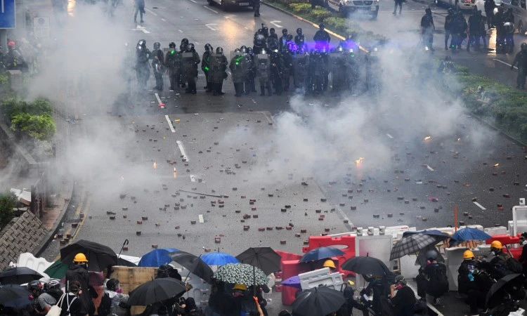 Hong Kong službeno povukao sporni prijedlog zakona o izručenju